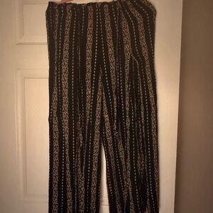 Angie Black and Gold Floral Patterned Fabric